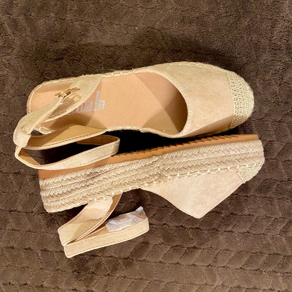 Beige espadrilles
